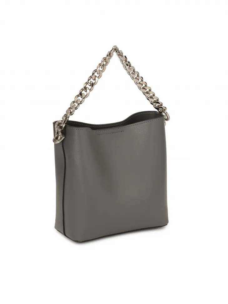 Sac gris minimaliste avec chaîne