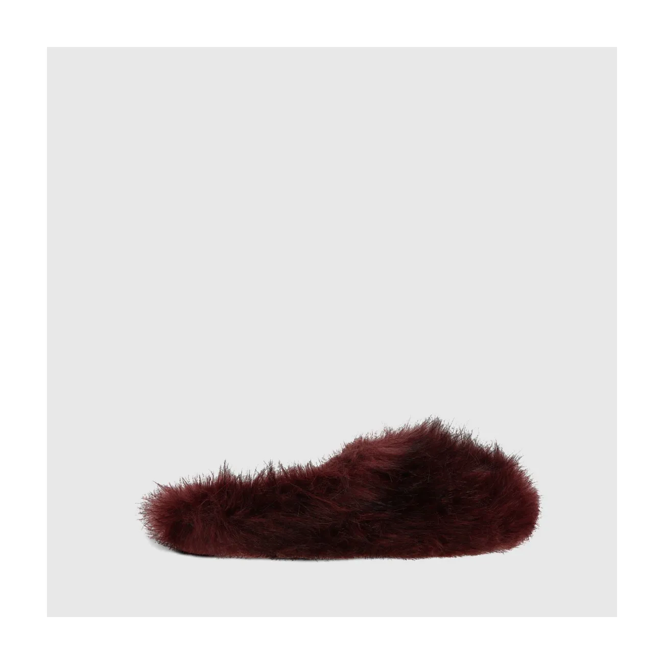 Zapatilla de casa destalonada de mujer con pelo de color burdeos. Suela flexible. | LODI zapatos de mujer online